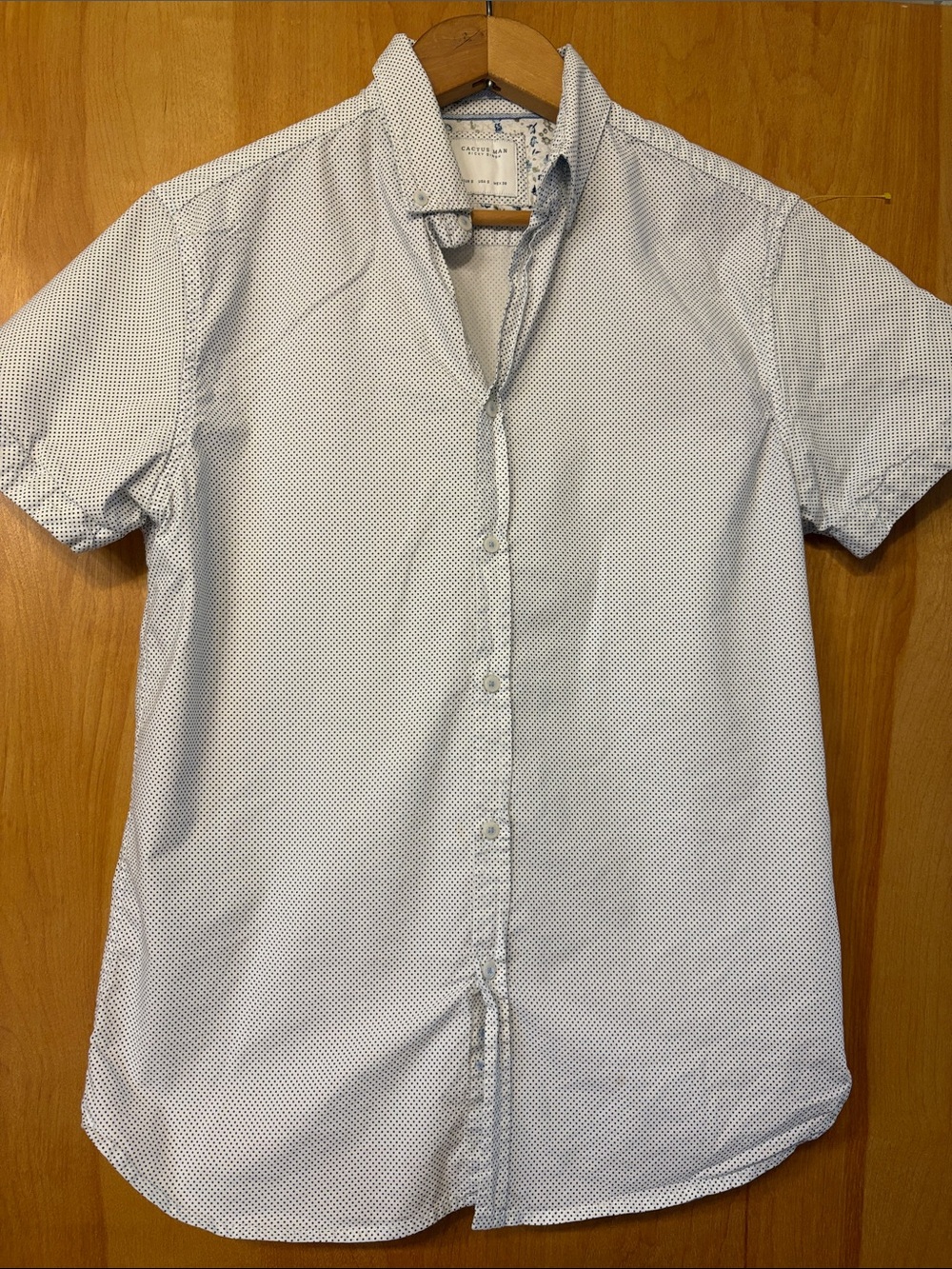 Cactus Man Men's Short-Sleeve Button-Up Shirt in Light Blue Microprint